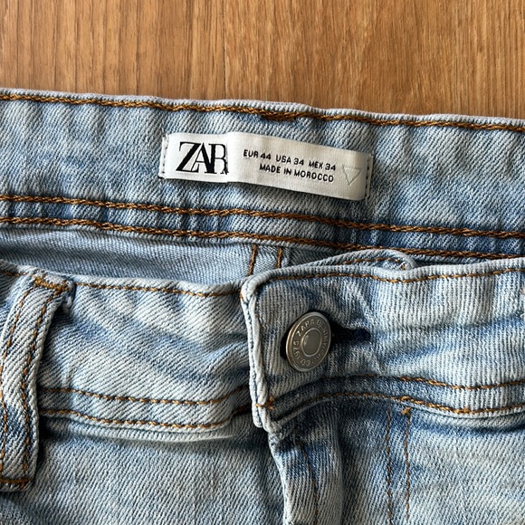 Zara Skinny Cropped Jeans (34x30) (Light Distressed Wash) - Picture 5 of 7